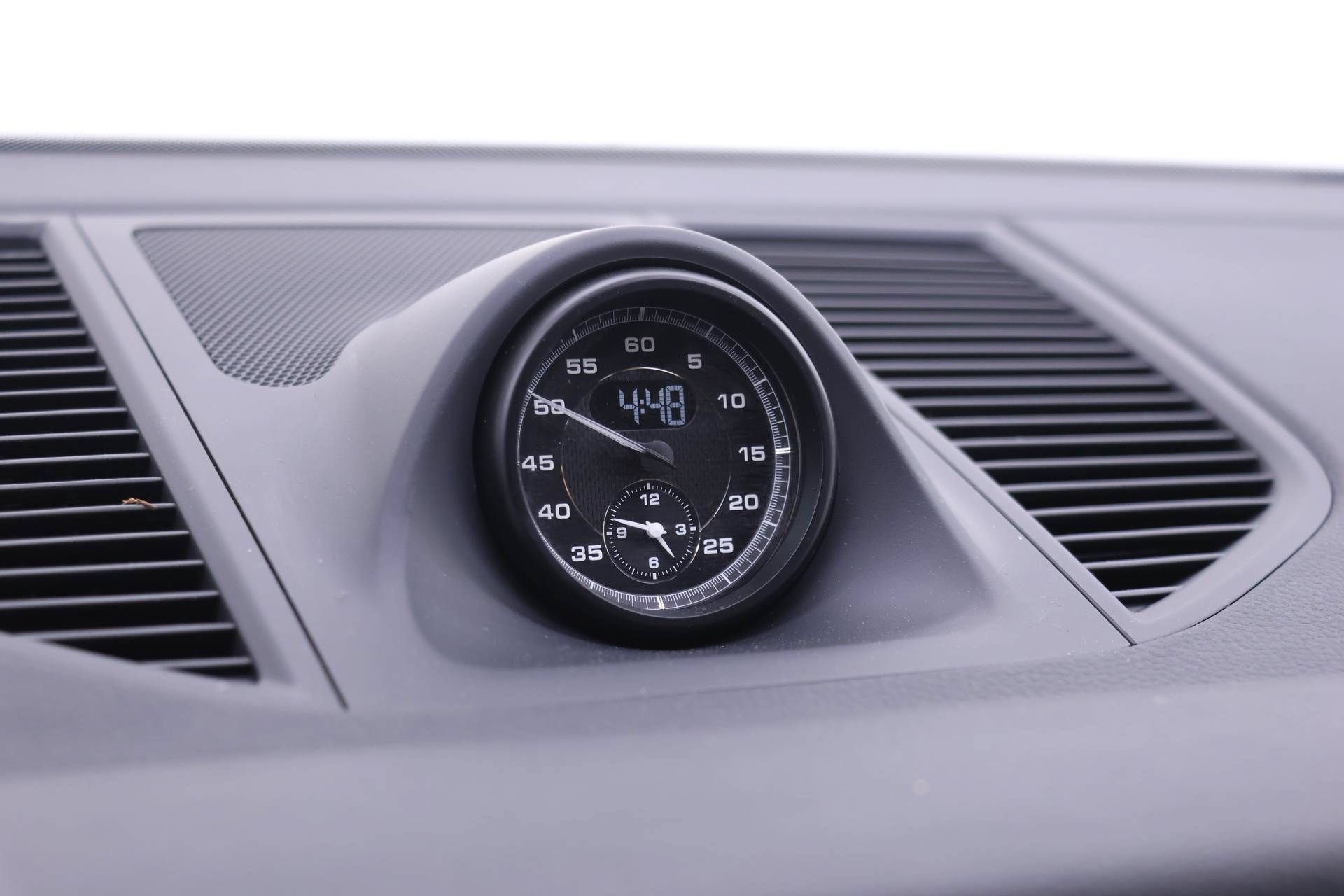 Used 2026 Porsche Macan AWD/4WD image 11