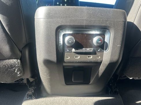 Used 2022 GMC Yukon XL AT4 image 24