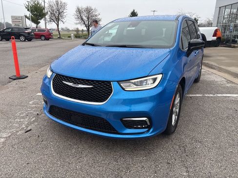 New 2026 Chrysler Pacifica Select image 12