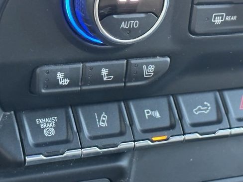 Used 2021 Chevrolet Silverado 2500 LTZ image 17