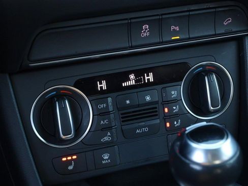 Used 2018 Audi Q3 2.0T Premium w/ Convenience Package image 19