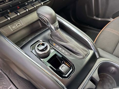 Used 2024 GMC Canyon AT4 image 26