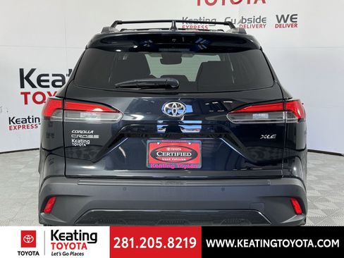 Certified 2025 Toyota Corolla Cross XLE image 6