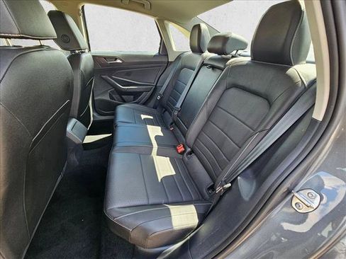 Used 2024 Volkswagen Jetta SE FWD image 17
