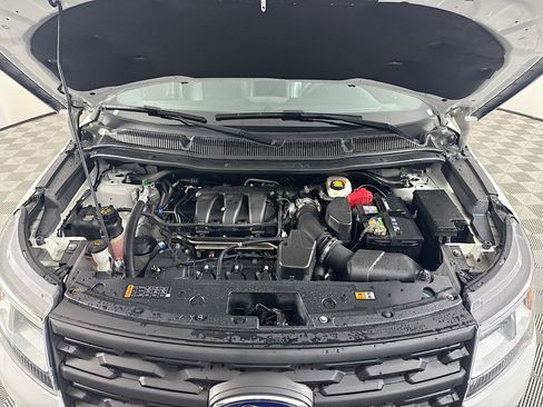 Used 2018 Ford Explorer XLT w/ Equipment Group 202A image 39