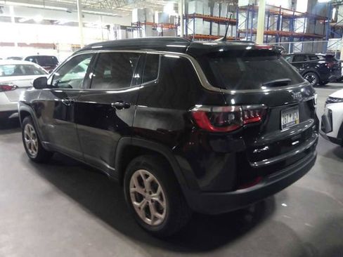 Used 2024 Jeep Compass Latitude AWD/4WD image 2