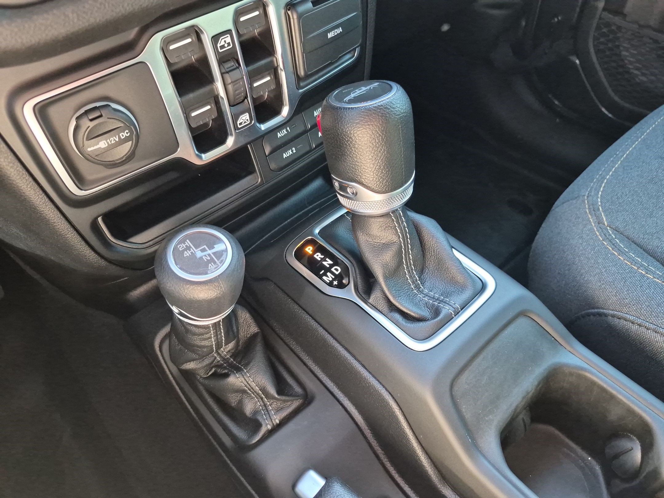 Used 2024 Jeep Gladiator Sport AWD/4WD image 25