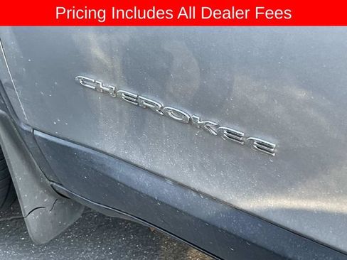 Used 2014 Jeep Cherokee Limited w/ Trailer Tow Group AWD/4WD image 3