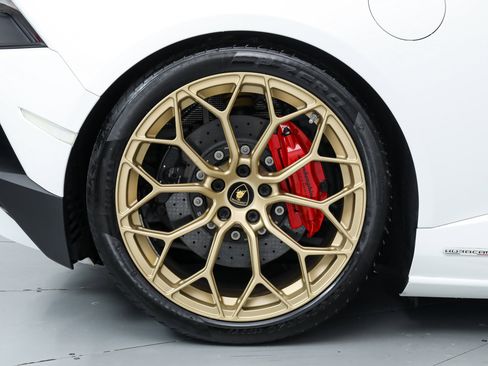 Used 2024 Lamborghini Huracan EVO image 36
