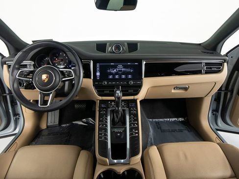 Certified 2019 Porsche Macan AWD/4WD image 34