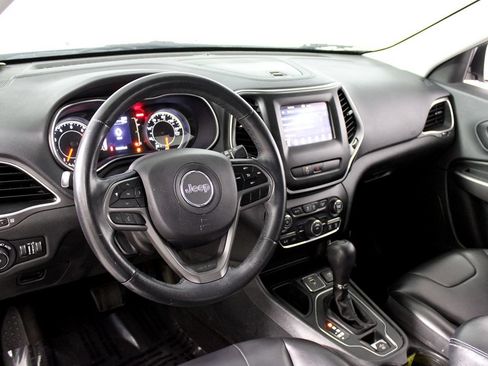 Used 2019 Jeep Cherokee Latitude Plus FWD image 8