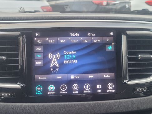 Used 2018 Chrysler Pacifica Touring Plus image 17