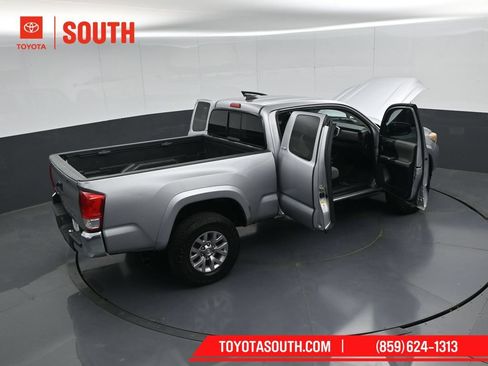 Used 2016 Toyota Tacoma SR5 AWD/4WD image 49