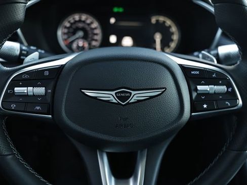 Used 2025 Genesis G70 2.5T image 30