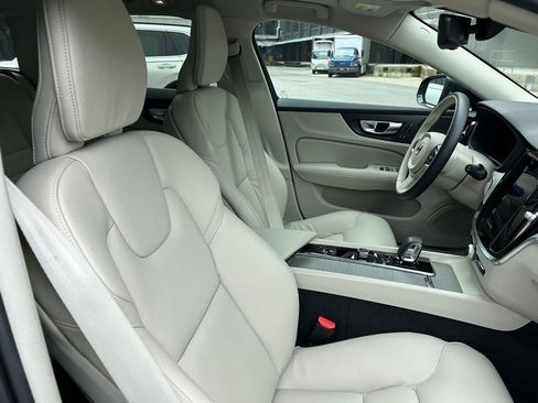 Certified 2025 Volvo V60 B5 Cross Country Plus image 21