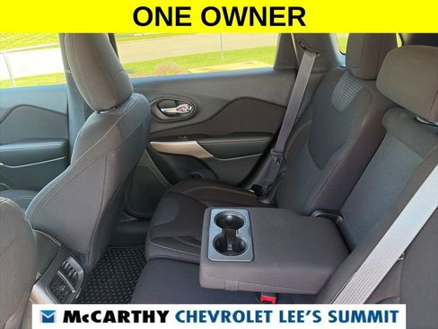 Used 2017 Jeep Cherokee Latitude w/ Cold Weather Group AWD/4WD image 40