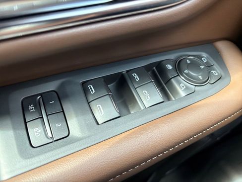 Used 2024 Chevrolet Suburban High Country w/ Advanced Technology Package image 17