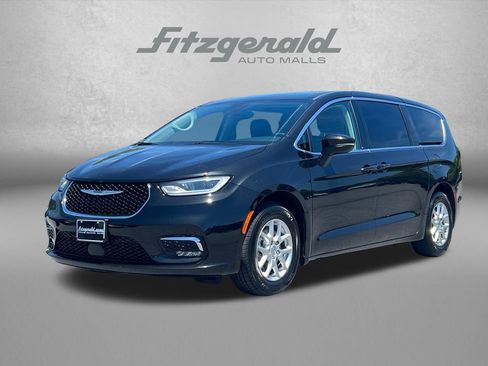 Used 2023 Chrysler Pacifica Touring-L FWD image 2