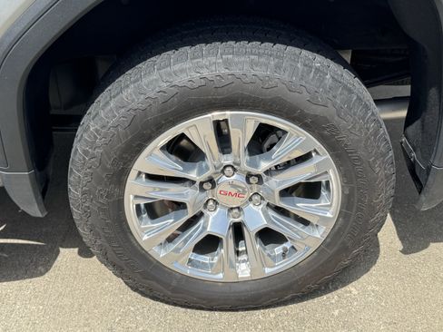 Used 2025 GMC Sierra 1500 Denali w/ Technology Package AWD/4WD image 9