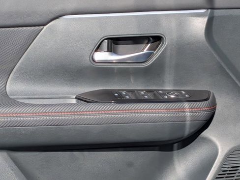 Certified 2025 Nissan Kicks SR image 13