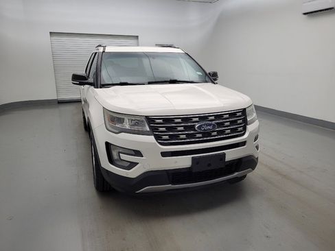 Used 2016 Ford Explorer XLT w/ Equipment Group 202A AWD/4WD image 14