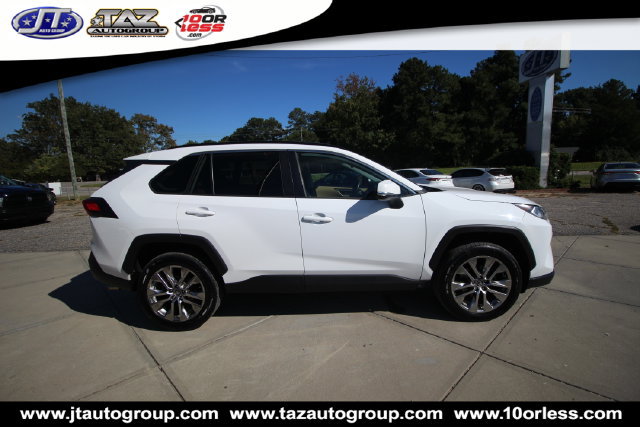 Used 2020 Toyota RAV4 XLE Premium FWD image 8