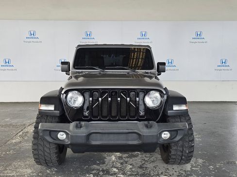 Used 2019 Jeep Wrangler Unlimited Sport S AWD/4WD image 2
