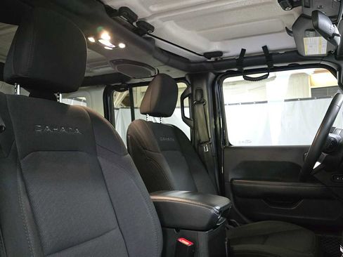 Used 2019 Jeep Wrangler Unlimited Sahara image 13