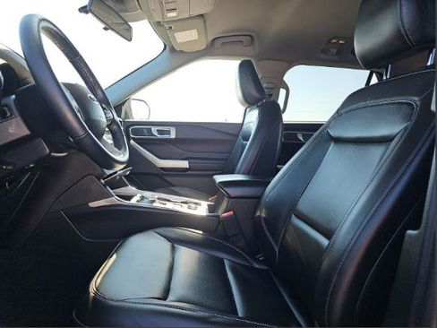 Used 2023 Ford Explorer XLT w/ Equipment Group 202A image 10