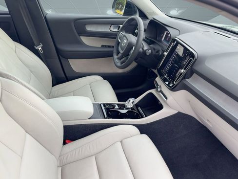 Certified 2024 Volvo XC40 B5 Plus w/ Climate Package image 29