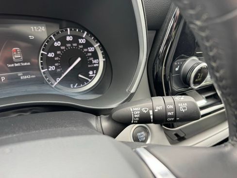Used 2021 Toyota Highlander XLE AWD/4WD image 23