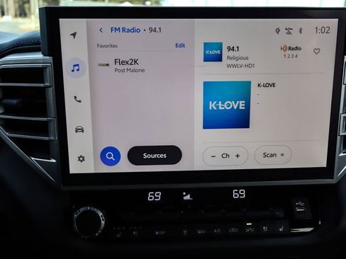 Used 2025 Toyota Tundra Platinum image 32