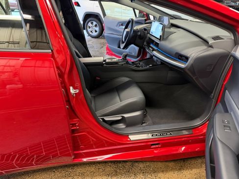 Used 2026 Toyota Prius XLE AWD/4WD image 28