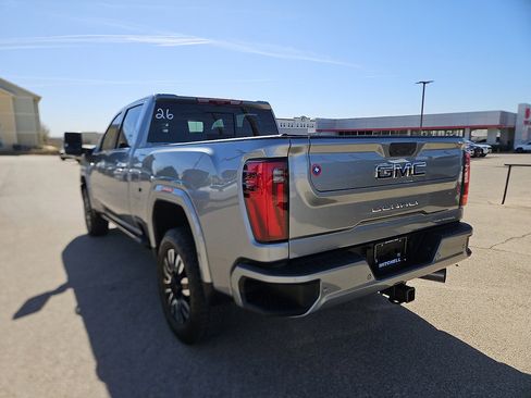 Used 2025 GMC Sierra 2500 Denali Ultimate image 3