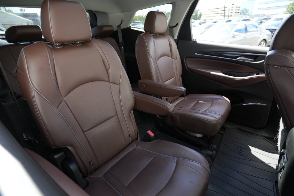 Used 2020 Buick Enclave Avenir w/ Avenir Technology Package AWD/4WD image 31