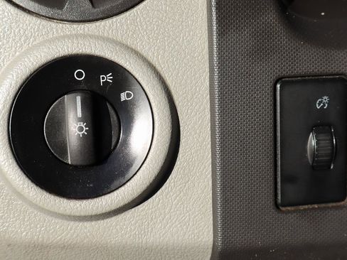 Used 2016 Ford E-350 and Econoline 350 Super Duty image 21