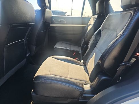 Used 2017 Ford Explorer XLT w/ Equipment Group 202A AWD/4WD image 14