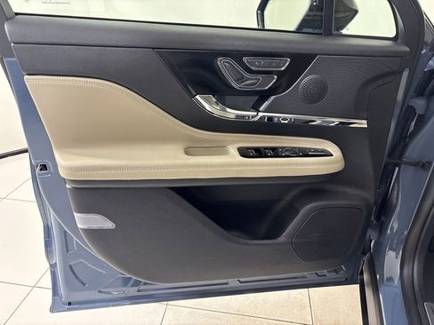 Used 2026 Lincoln Corsair Premiere image 16