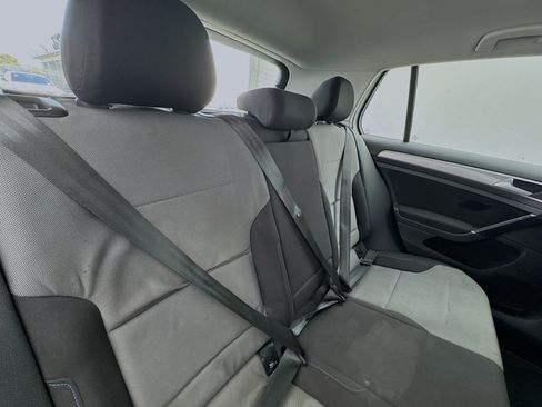 Used 2016 Volkswagen e-Golf SE image 19