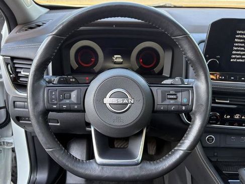 Certified 2022 Nissan Rogue Platinum w/ Head-Up Display Package image 17