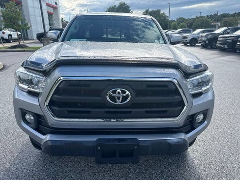 Used 2017 Toyota Tacoma SR5 w/ Tow Package AWD/4WD image 9
