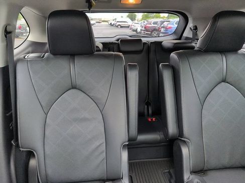 Certified 2021 Toyota Highlander Platinum AWD/4WD image 11