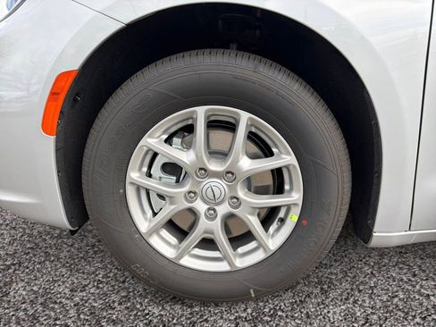 New 2026 Chrysler Pacifica Select image 10