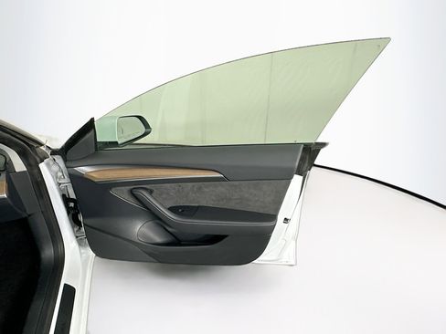 Used 2023 Tesla Model 3 Standard Range image 31