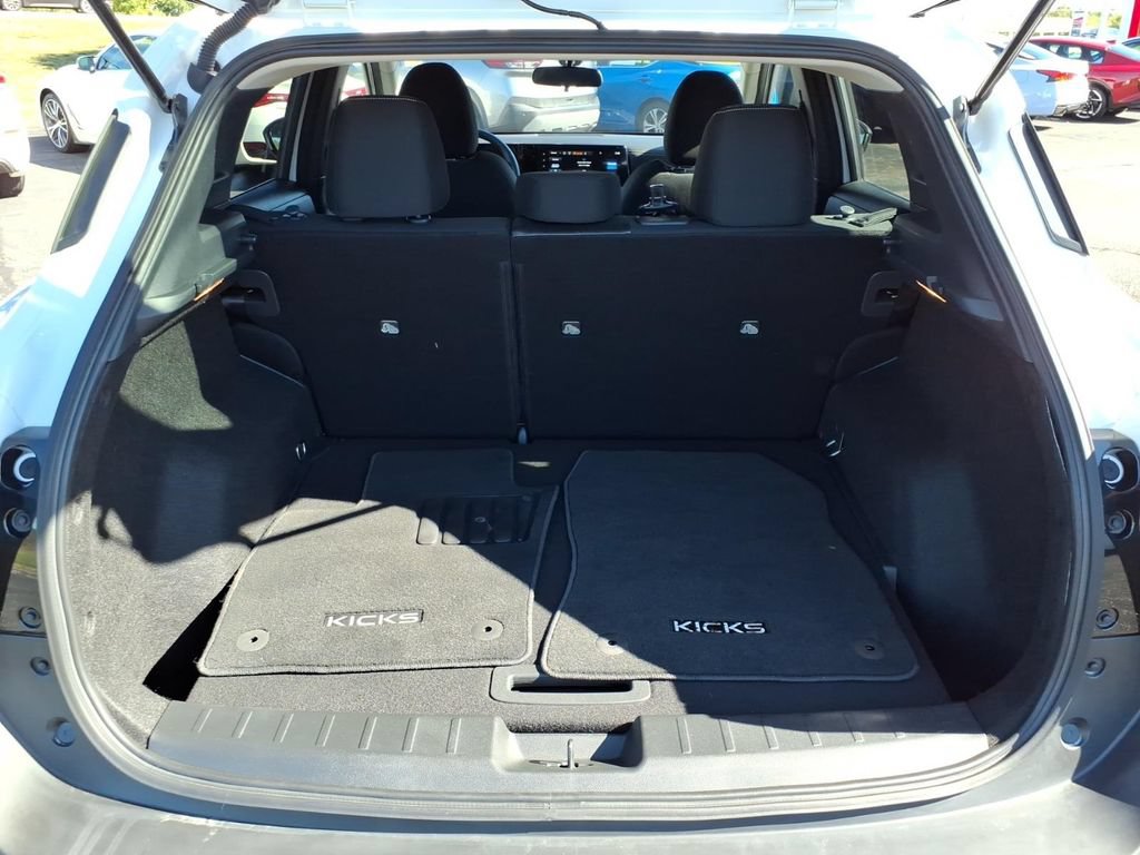 Certified 2025 Nissan Kicks SV FWD image 11