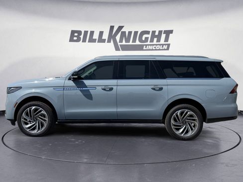 New 2025 Lincoln Navigator L Reserve AWD/4WD image 2