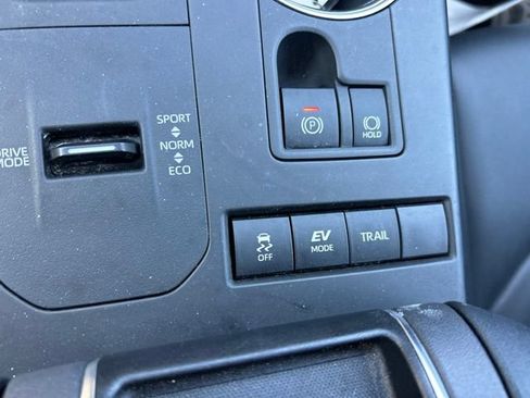 Used 2022 Toyota Highlander XLE AWD/4WD image 22