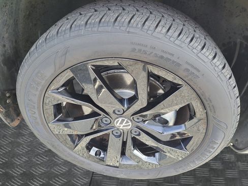 Used 2023 Volkswagen Taos SE w/ Black Wheel Package FWD image 21