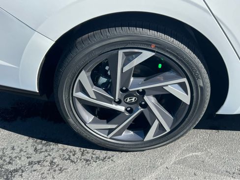 New 2026 Hyundai Elantra Limited FWD image 15