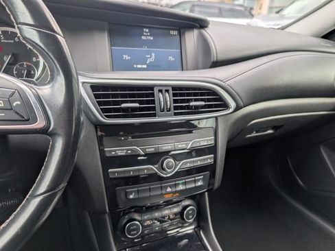 Used 2017 INFINITI QX30 image 15